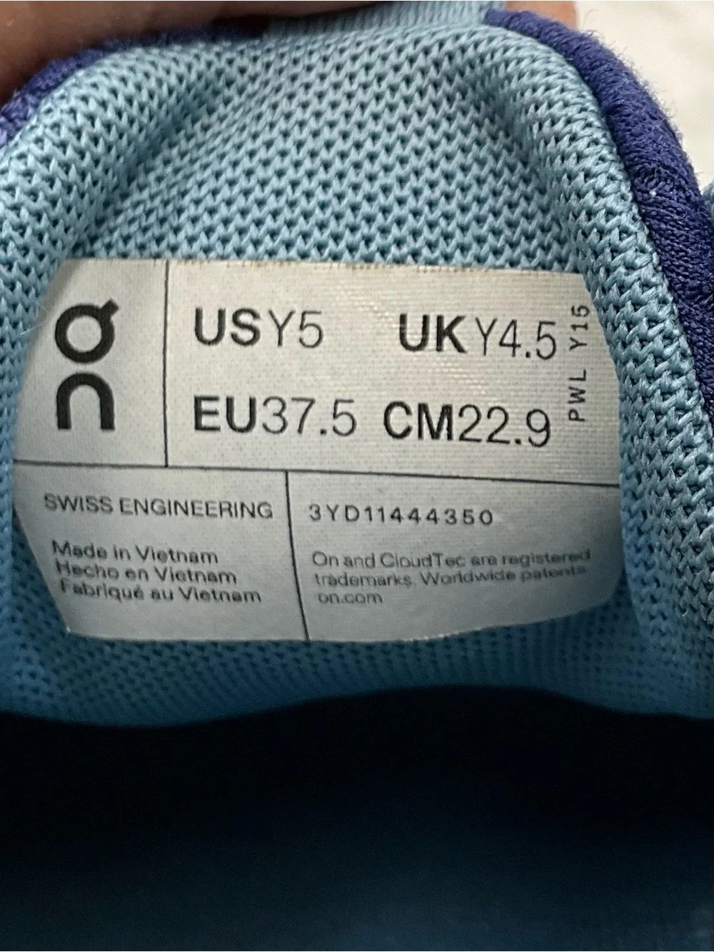 OC On Cloud Sneakers Size Y5 Unisex Blue w/ Orange Laces Running Shoe Swiss Eng.